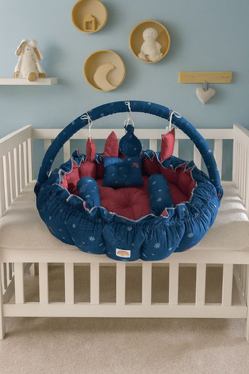 Printed Cotton Baby Round Cot with Pillows- Maroon Snow
