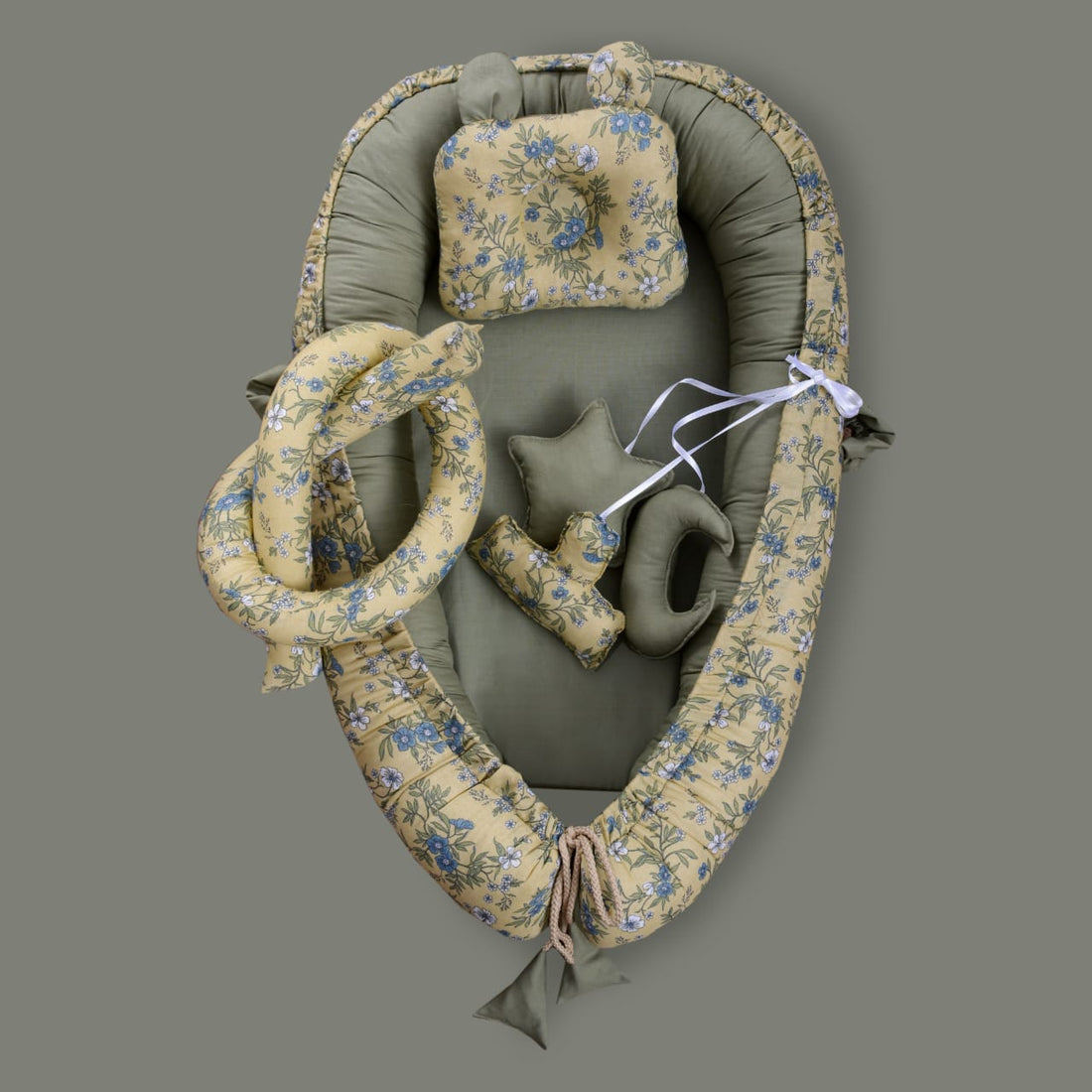 Printed baby nest with hanging road- Green Flowers