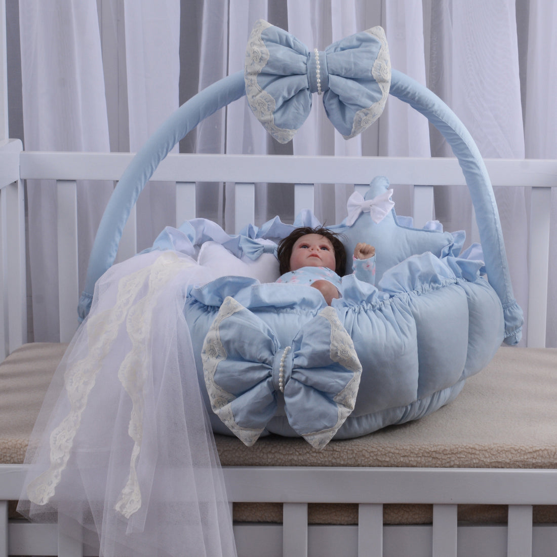 Luxury Baby Round Cot with Pillows and Net-Sky Blue & white