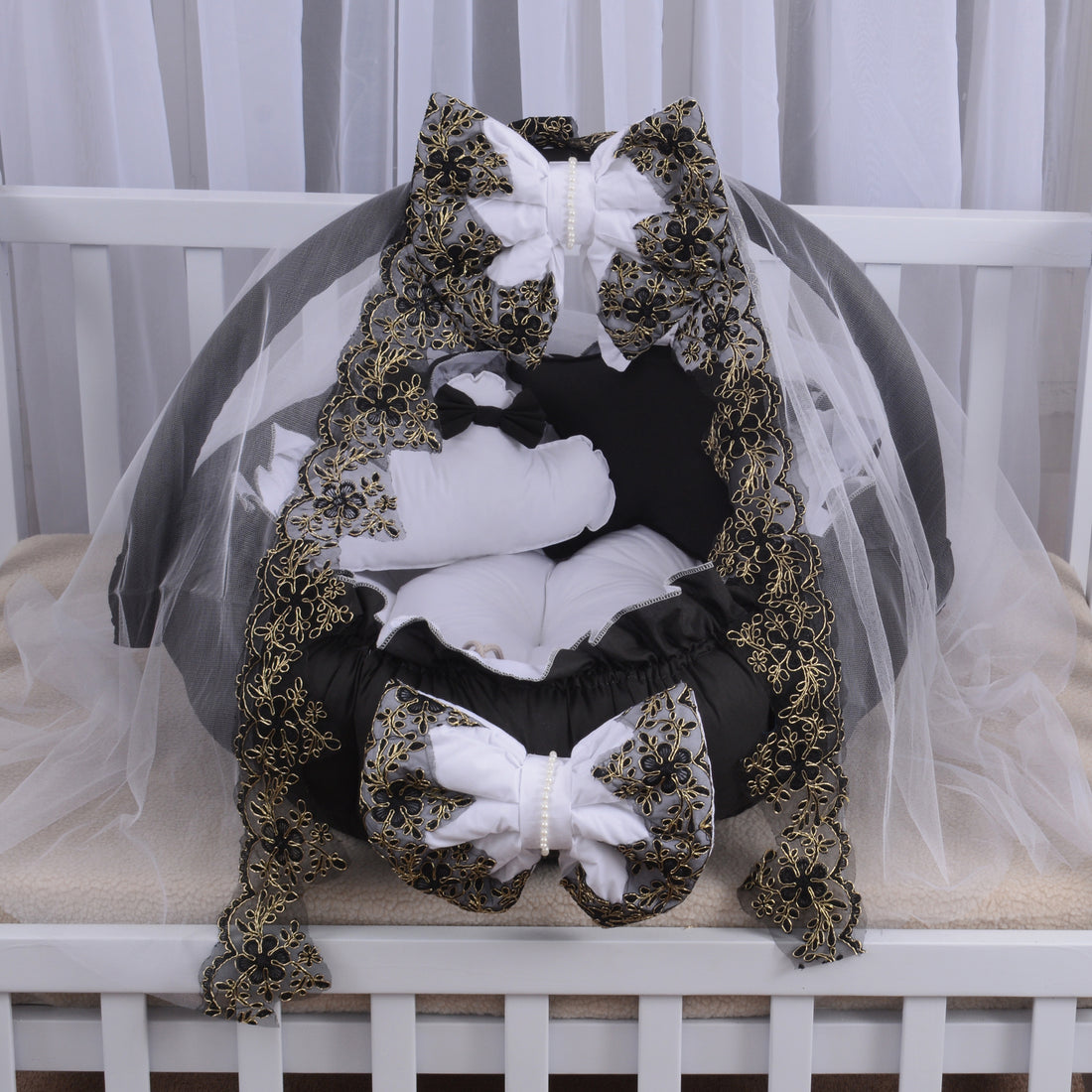 Luxury Baby Round Cot with Pillows and Net- Black & White
