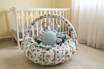 Printed Baby Round Cot with Pillow- Cadet Zoo