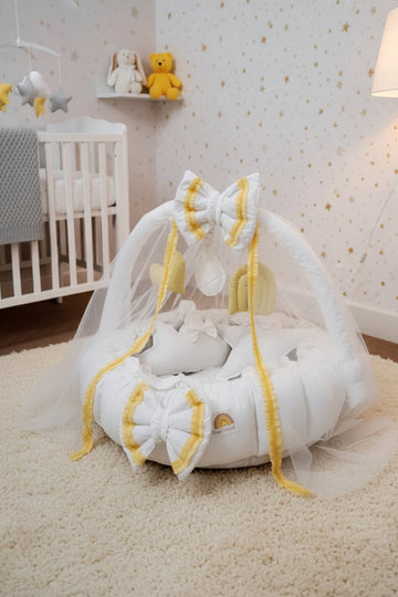 Luxury Baby Round Cot with Pillows & Net- White