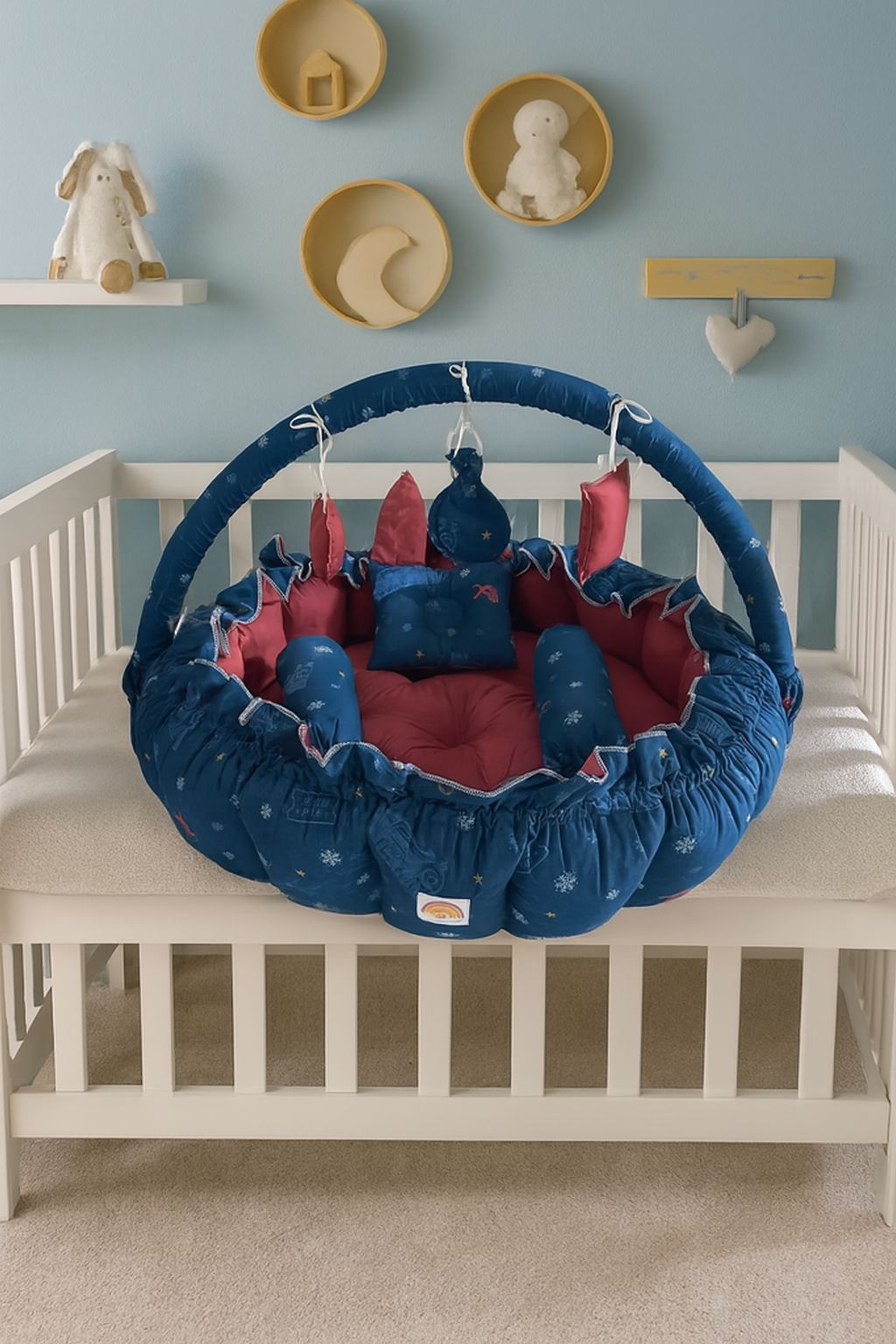 Printed Cotton Baby Round Cot with Pillows- Maroon Snow
