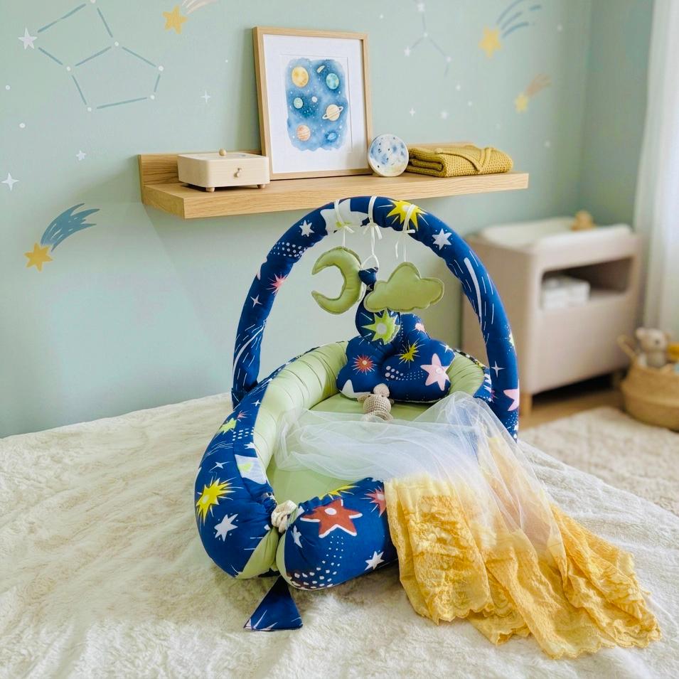 Printed Cotton Baby Snuggle Bed With Pillow and Mosquito net - shiny Pastel Green